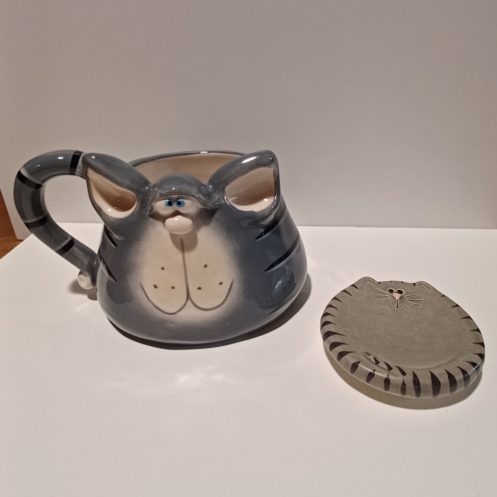 EUC Vintage Russ Berrie Grey Cat Mug & August Ceramics Grey Cat Teabag Holder